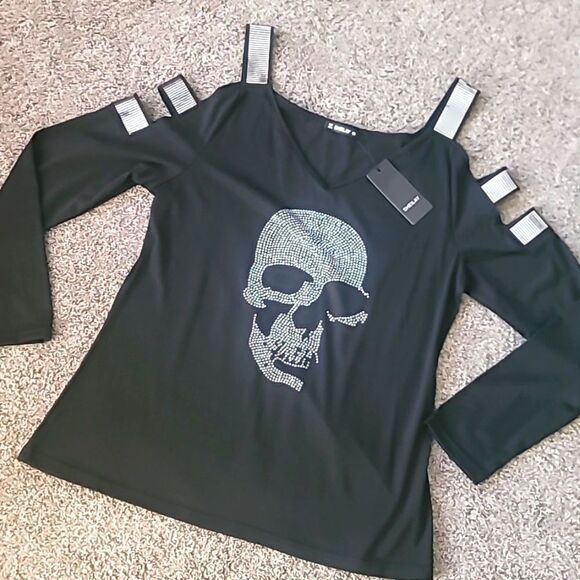 Tops - NWT! Black Cold Shoulder Long Sleeve Skull Graphic Top Sz Large